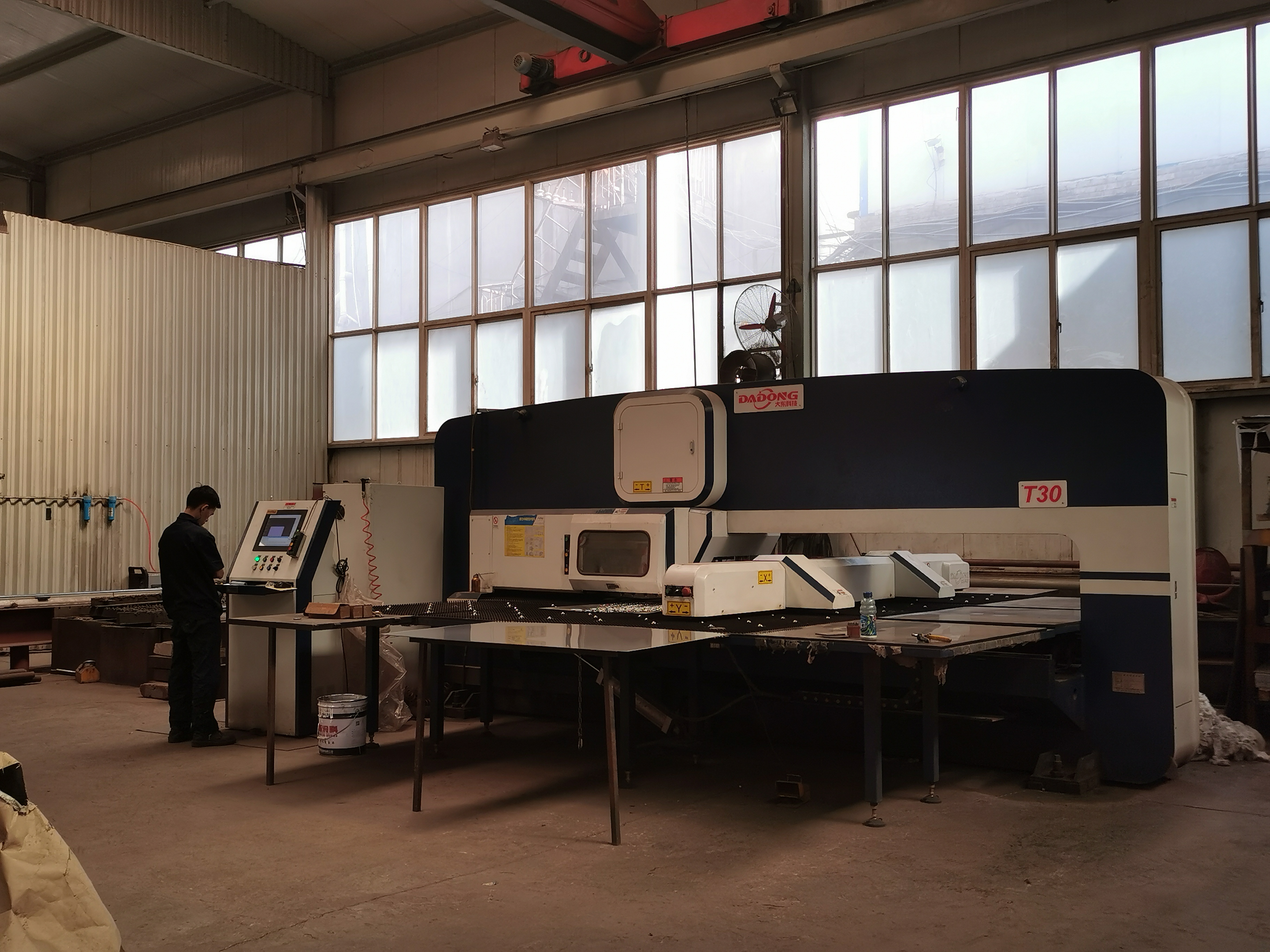 數(shù)控沖床車間